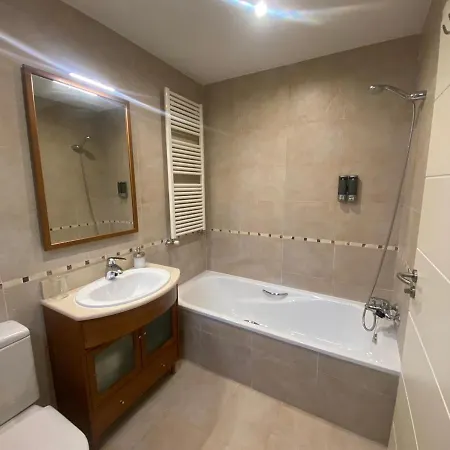 Pirineos, Urb Margas Golf